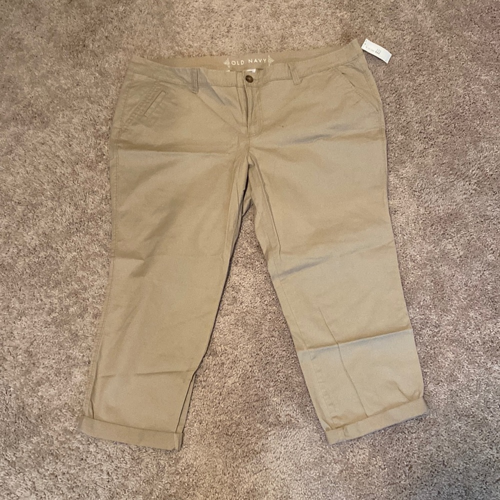 Old Navy capri khakis